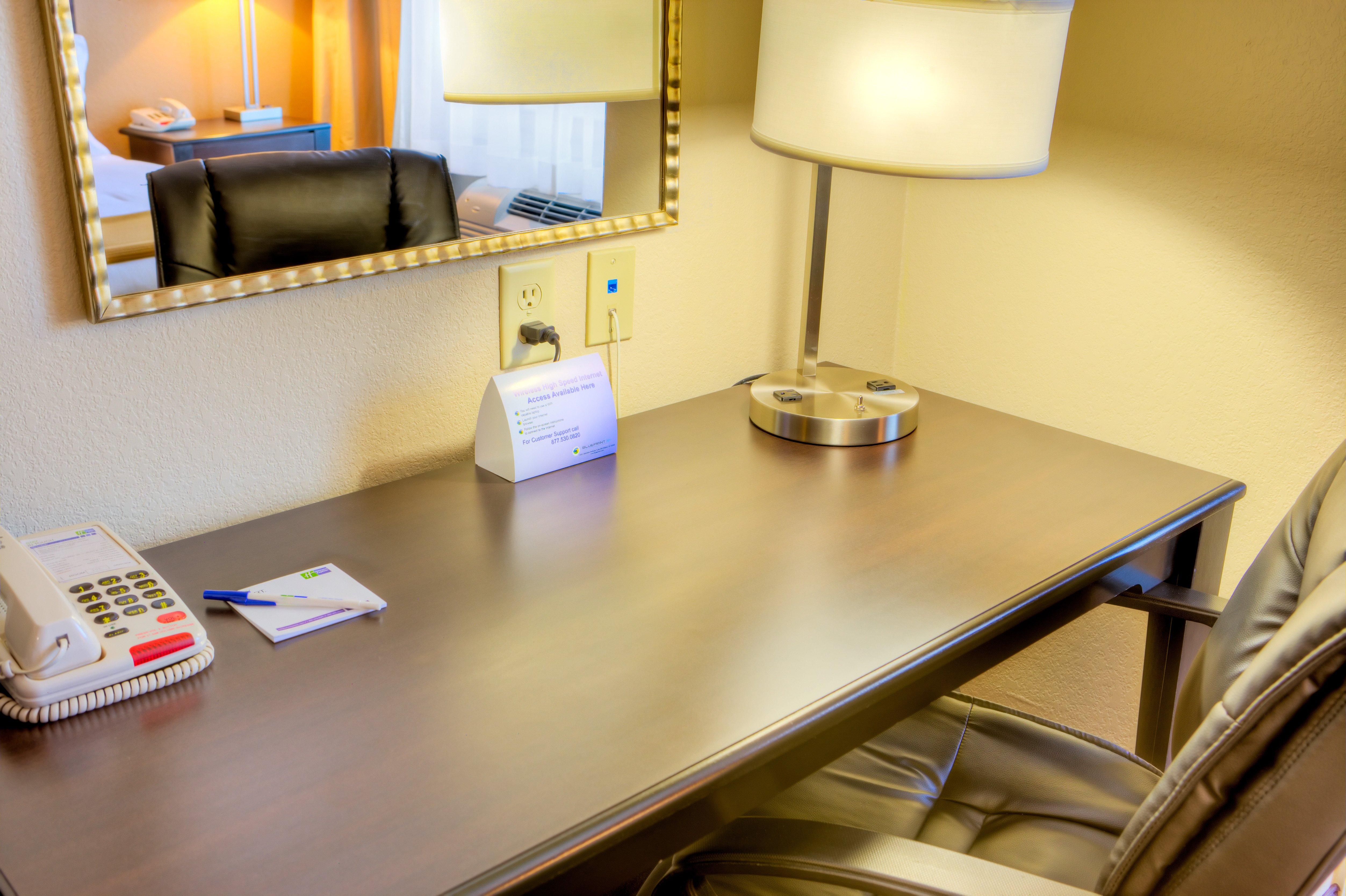 Holiday Inn Express And Suites Granbury By Ihg Екстериор снимка